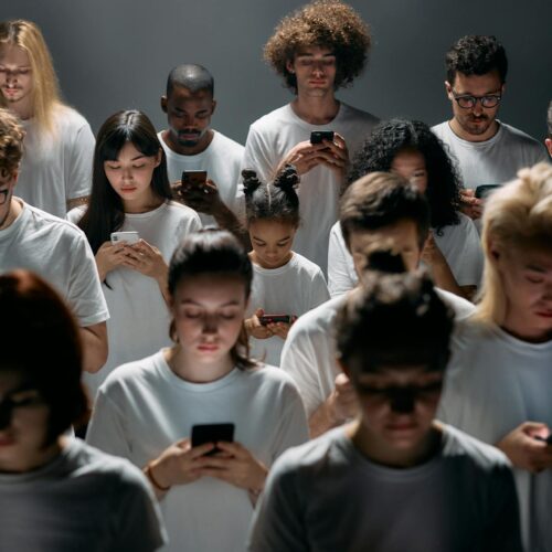 La Unión Europea investiga el posible impacto adictivo de Facebook e Instagram en menores