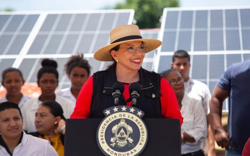 No hay pruebas de que Estados Unidos haya cancelado la visa de la presidenta Xiomara Castro por la llegada de brigadas médicas cubanas a Honduras